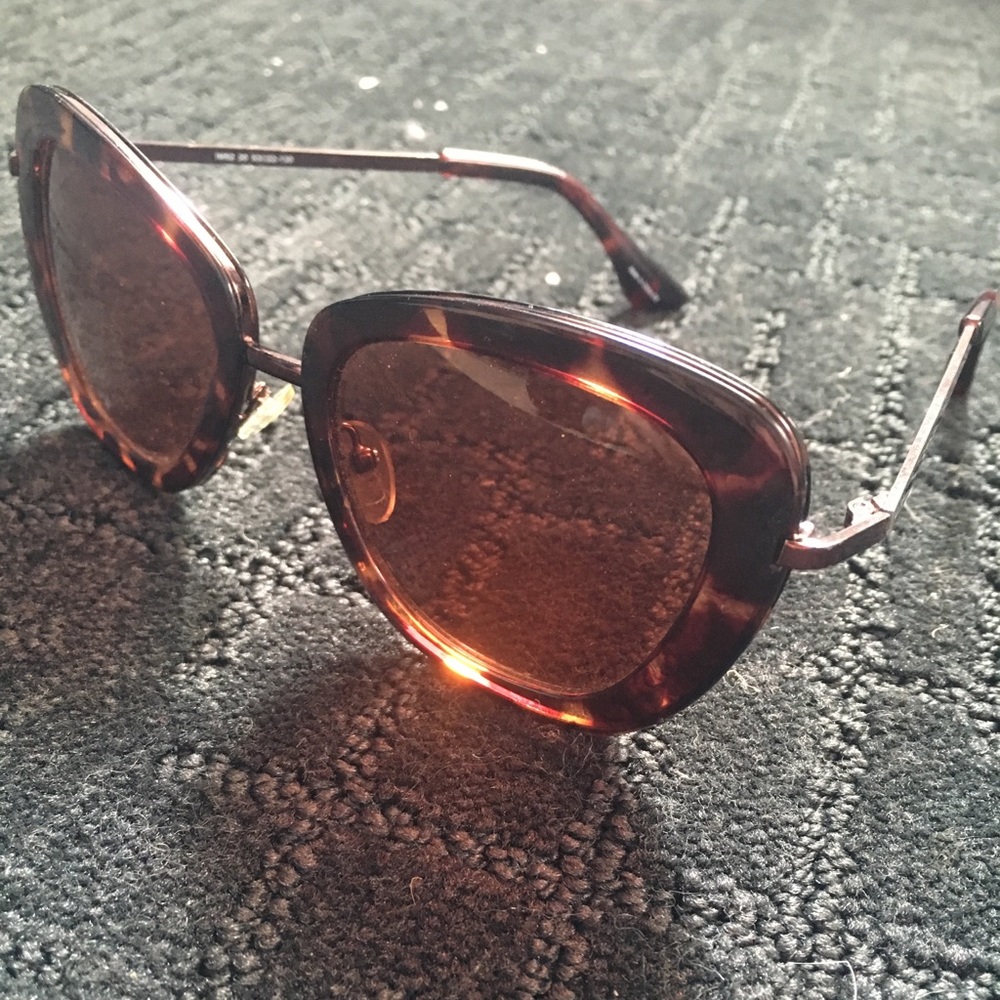 Isaac mizrahi sunglasses